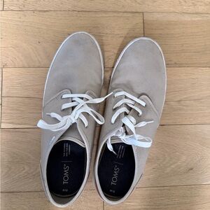TOMS Men's Beige Oxfords with White Laces